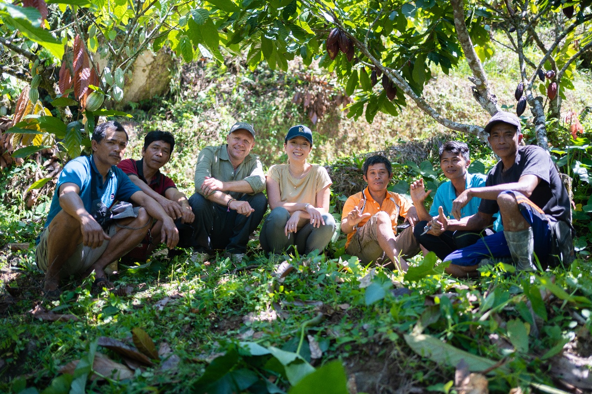 Sebastian with Sabrina Mustopo and chocolate farmers in Indonesia