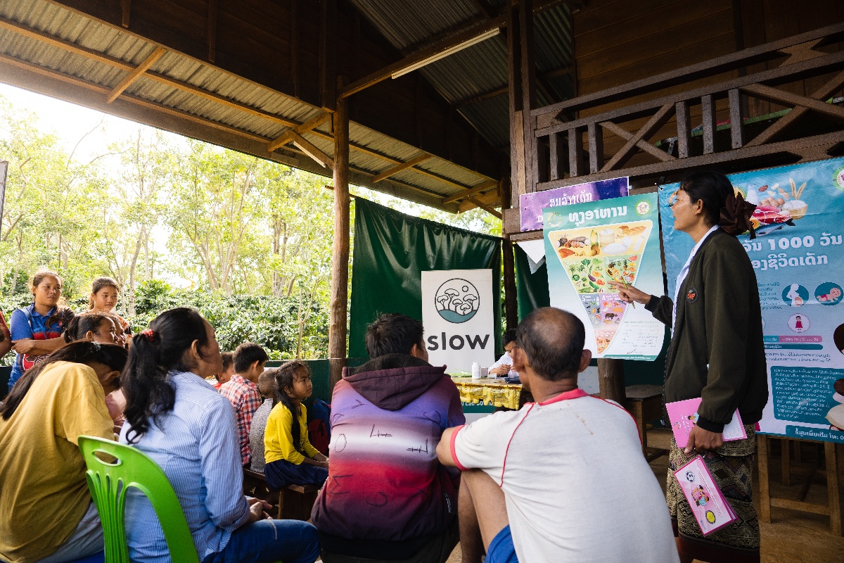 Health checks for our dedicated farm workers in Lakkao, Laos. © Slow/Saosavanth Ketmala